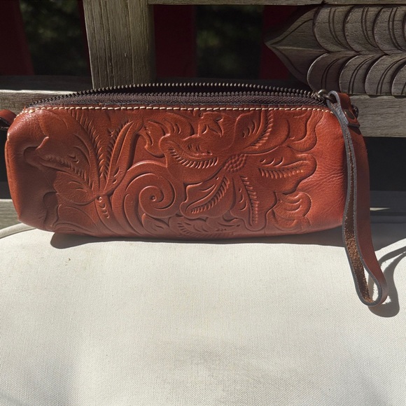 Patricia Nash Isa Oblong Tooled Leather Wristlet - Picture 1 of 5